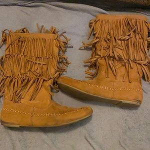 Fringe boots